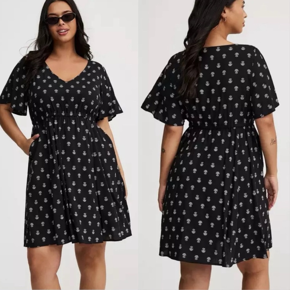 Torrid Black White Floral Print V-Neck Short Sleeve Babydoll Dress Size 5XL Plus